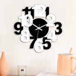 Horloge Murale "Black & White Splicing" – Design Créatif & Chiffres Arabes - Vignette | La Belle Horloge