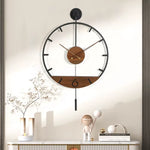 Horloge Murale "Éclipse" – Design Minimaliste en Noyer & Pendule Silencieux - Vignette | La Belle Horloge