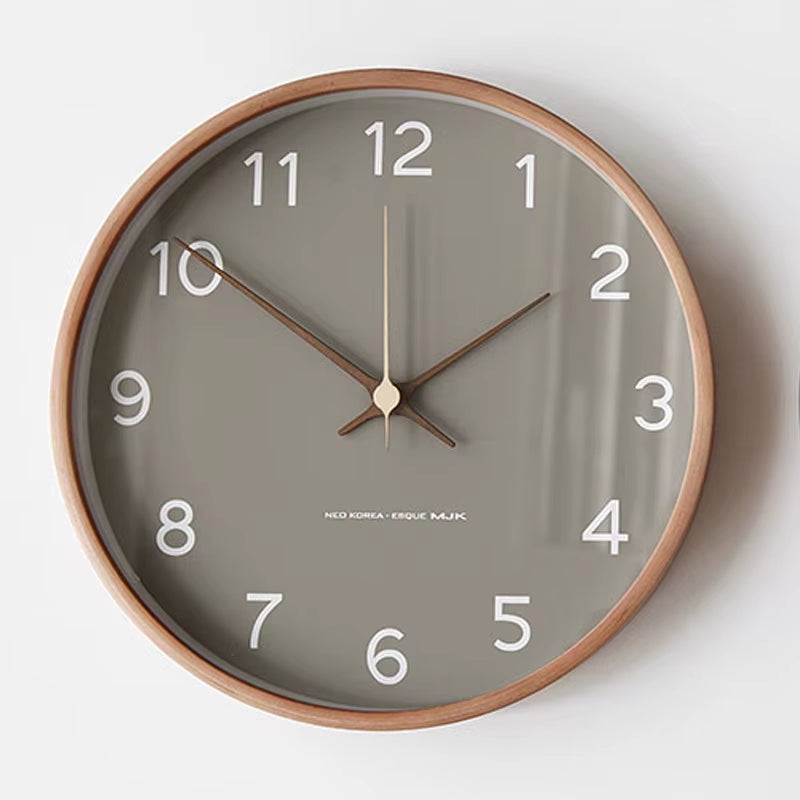 Silent Wall Clock in the Porch Restaurant, Fashionable Wood Clock