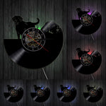 Horloge Murale "Pug & Friends" – Vinyle Recyclé & Design Multi-Races Canines - Vignette | La Belle Horloge