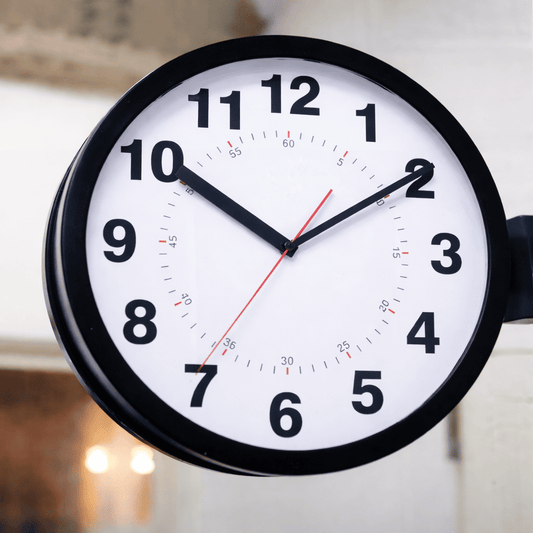 Horloge Murale Double Face – Design Métal High-End & Double Pose