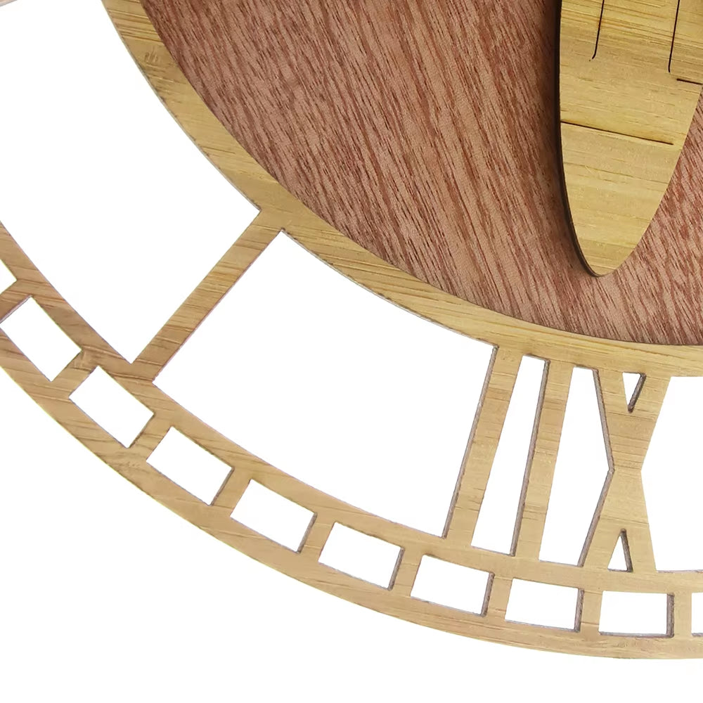 Zoom sur les gravures laser et le grain unique du bois de l’horloge Corsair F4U-4, fabrication artisanale