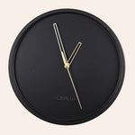 Horloge murale en métal design 30 cm — finition mate et aiguilles dorées - Vignette | La Belle Horloge