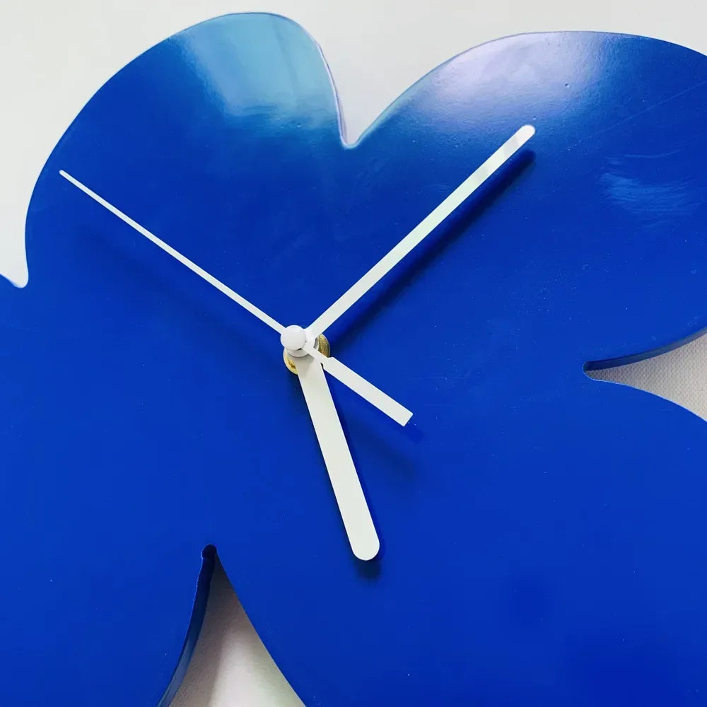 INS Retro Klein Blue Wall Clock Flower Shape Silent Mute Clocks Nordic Studio Home Decor Figurines Desktop Ornaments Photo Props