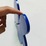 Horloge Murale Fleur Bleu Klein – Bois, Design Scandinave Silencieux - Vignette | La Belle Horloge