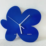 Horloge Murale Fleur Bleu Klein – Bois, Design Scandinave Silencieux - Vignette | La Belle Horloge