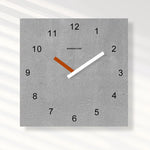 Horloge murale carrée design — acrylique, mouvement silencieux, 6 coloris - Vignette | La Belle Horloge