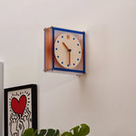 Horloge Murale d'Angle Double Face Design Moderne - Vignette | La Belle Horloge