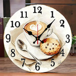 Horloge murale de cuisine en bois — motif café et pâtisserie, silencieuse - Vignette | La Belle Horloge