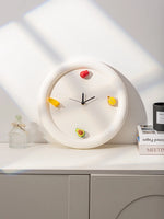 Horloge murale de cuisine design crème — minimaliste et silencieuse - Vignette | La Belle Horloge