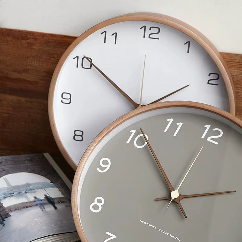 Silent Wall Clock in the Porch Restaurant, Fashionable Wood Clock