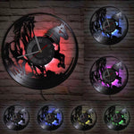 Horloge Murale Vinyle "Chevaux Sauvages" – Design Équin 3D & Éclairage LED - Vignette | La Belle Horloge