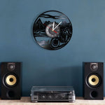 Horloge Murale "American Chopper" – Vinyle Recyclé & Design Moto Custom - Vignette | La Belle Horloge