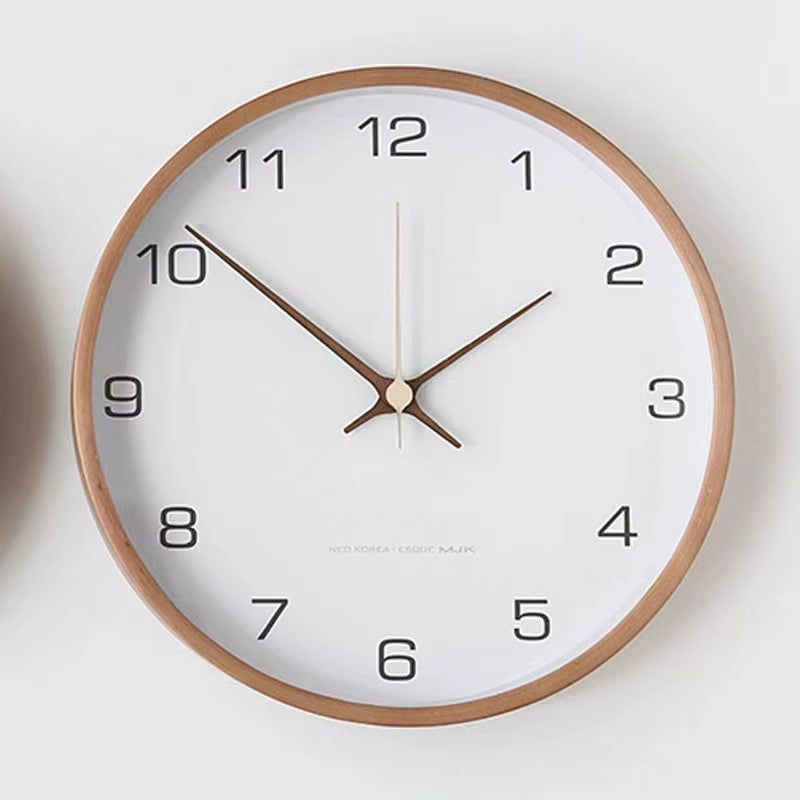 Silent Wall Clock in the Porch Restaurant, Fashionable Wood Clock