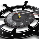 Horloge Murale "Conquérant" – Gouvernail en Vinyle & Design Laser Art - Vignette | La Belle Horloge